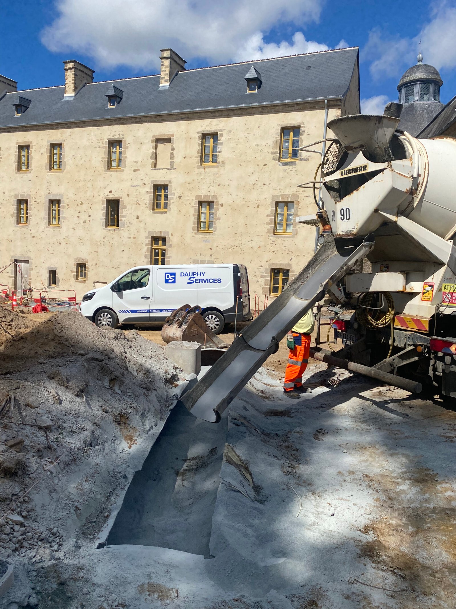 Neutralisation au béton d'une citerne à fioul par Dauphy Services en Normandie